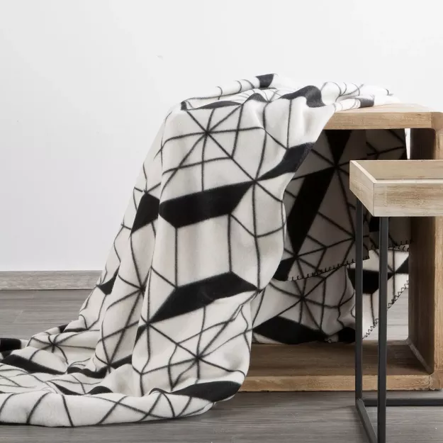 Koc polarowy 150x200 GEO 1 kremowy z czarnym wzorem geometrycznym
