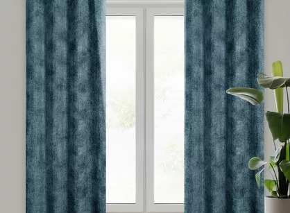 Zasłona gotowa na przelotkach 135x250 ALETA granatowa jednokolorowa z szenilu