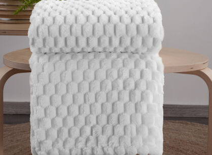 Koc na fotel 70x160 CINDY 6 biały puszysty w drobny wzór Design 91