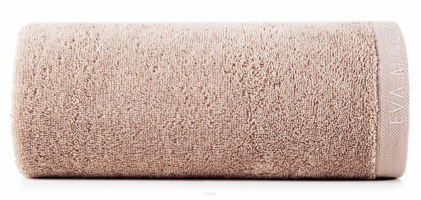 Ręcznik 30x50 VENUS Eva Minge ciemny puder zdobiony bordiurą w kolorze ręcznika z napisami projektantki 550 g/m2