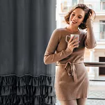 Zasłona na przelotkach 140x250 CARLI welwetowa czarna jednokolorowa zdobiona w dolnej części falbanami z paskiem cyrkonii - 9