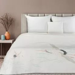 Koc 150x200 MILA kremowy z wzorem lecących żurawi z kolekcji Premium