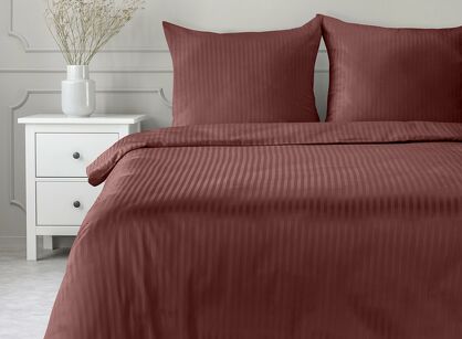 Pościel satynowa 160x200 VERA jednokolorowa gładka burgundowa w prążki