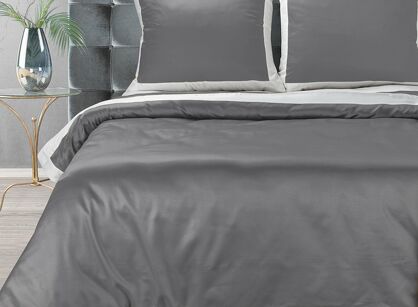 Pościel satyna bawełniana 220x200 LAURA stalowa zdobiona ozdobną białą kantą z kolekcji Nova Style
