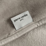 Koc akrylowy 220x240 CLARA 1 Pierre Cardin ciemny beż jednokolorowy z wyhaftowanym logo - 6