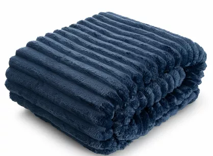 Koc 150x200 SOFT granatowy puszysty typu flano z wytłaczanym wzorem Design 91