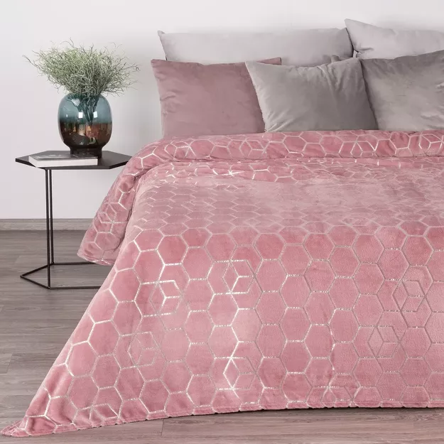 Koc flano 150x200 MALIBU różowy typu flano z geometrycznym srebrnym nadrukiem