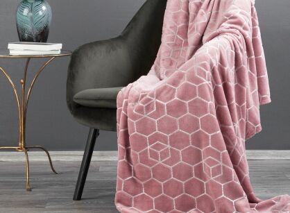 Koc flano 150x200 MALIBU różowy typu flano z geometrycznym srebrnym nadrukiem