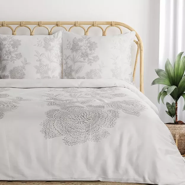 Pościel satynowa 140x200 PREMIUM 27 biała z wzorem brązowych kwiatów z kolekcji Premium