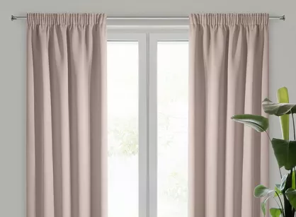 Zasłona na taśmie 135x270 LOGAN zaciemniająca pudrowa jednokolorowa z półmatowej tkaniny