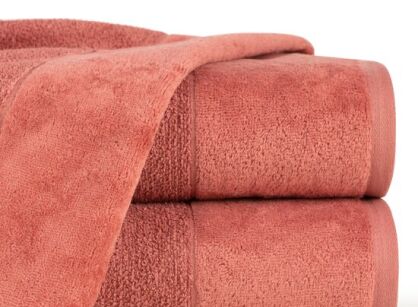 Ręcznik bawełniany 70x140 LUCY jasne bordo gładki z welurową szeroką bordiurą