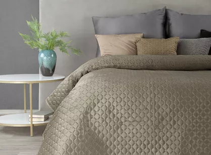 Narzuta na fotel welwetowa 70x160 DIMON ciemny beż pikowana w geometryczny wzór