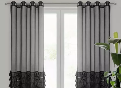 Firana na przelotkach 140x250 DANI 1 czarna z etaminy zdobiona w dolnej części falbanami