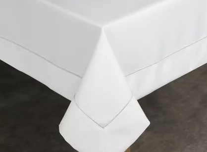 Obrus elegancki 145x400 MADELE biały zdobiony srebrną lamówką