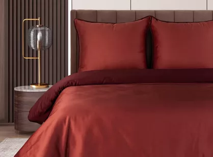 Pościel z makosatyny 140x200 LUNARA marsala bordowa z ozdobnym sznurem pasmanteryjnym