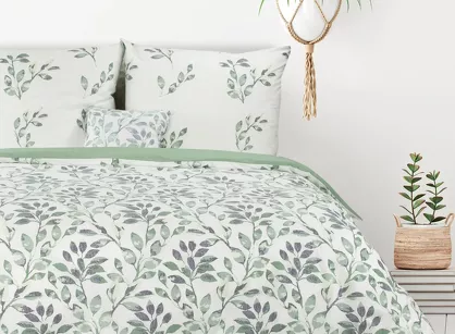Pościel z mikrowłókna 160x200 CLARISSA biała z wzorem zielonych gałązek Design 91