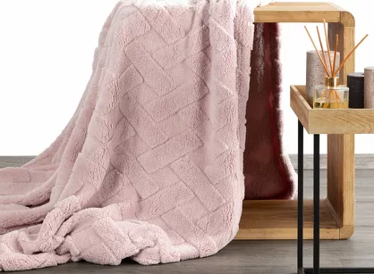 Koc 200x220 CARO różowy puszysty typu flano z wytłaczanym wzorem Design 91