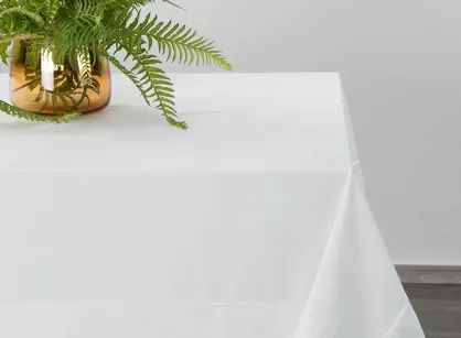 Obrus welwetowy 145x180 VELVET biały wykończony mankietem