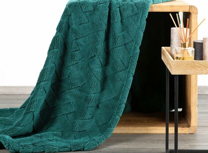 Koc 170x210 CARO ciemna zieleń puszysty typu flano z wytłaczanym wzorem Design 91