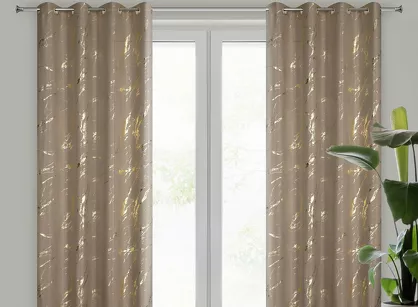 Zasłona gotowa na przelotkach 140x250 LANI ciemny beż z mikrofibry z błyszczącym złotym nadrukiem marmurku