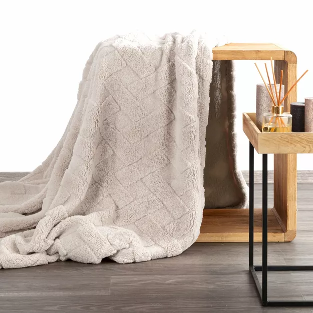 Koc na fotel 70x160 CARO beżowy puszysty typu flano z wytłaczanym wzorem Design 91