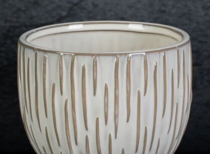 Ceramiczna osłonka na donicę fi 15x13 ABA kremowa beżowa z wypukłym wzorem