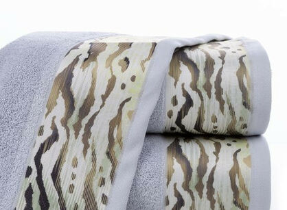 Ręcznik 50x90 CECIL Eva Minge srebrny zdobiony bordiurą z fantazyjnym nadrukiem