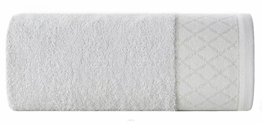 Ręcznik bawełniany 70x140 LAYLA srebrny z szeroką bordiurą w romby przetykaną błyszczącą nicią