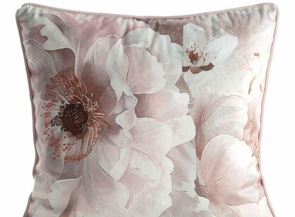 Poszewka welwetowa 45x45 FLORINA pudrowy róż nadruk kwiatowy obszyta lamówką