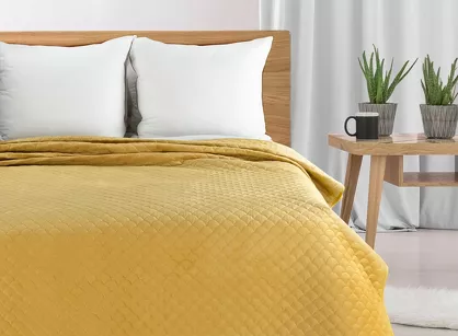 Narzuta na welwetowa 220x240 ARIEL musztardowa pikowana w motyw łuski