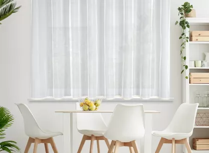 Firana na przelotkach 300x150 CASSIE biała z matowej siateczki z ozdobną złotą koronką