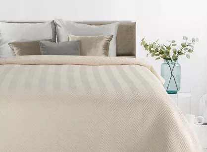 Narzuta jednokolorowa 200x220 LEN 3 kremowa pikowana w gęstą jodełkę imitująca len