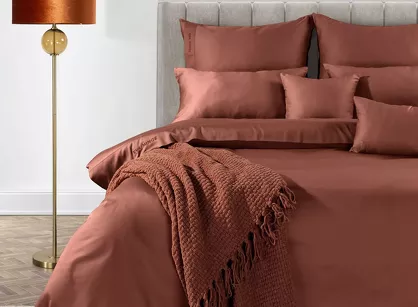 Pościel z makosatyny 220x200 ELEGANT 1I Eva Minge marsala z ozdobną kantą i haftem