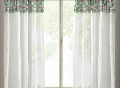 Zasłona gotowa na taśmie 140x250 BOTANIC biała z drukowanym wzorem liści i flamingów