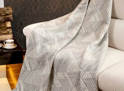 Koc bawełniany 150x200 1382-1 popielaty w geometryczny wzór wykończony szydełkiem