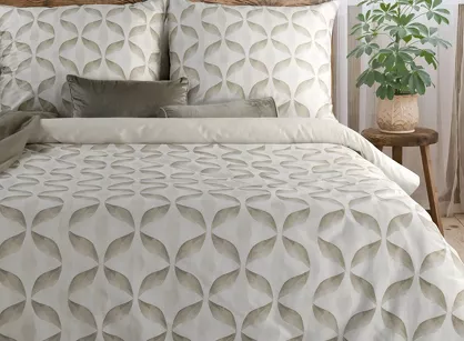 Pościel satynowa 140x200 SPRING 103 jasny beż z motywem geometrycznym z kolekcji Classic