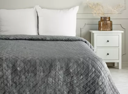 Narzuta welwetowa 220x240 BLINK 3 stalowa pikowana ze srebrnym przecieranym wzorem