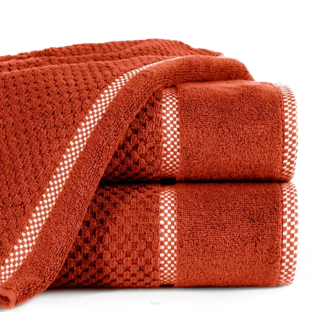 Ręcznik bawełniany 50x90 CALEB ceglany o delikatnym wzorze krateczki i kontrastową bordiurą