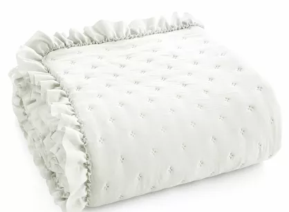 Narzuta z mikrofibry 170x210 LIBI 3 kremowa pikowana w delikatny wzór z falbaną