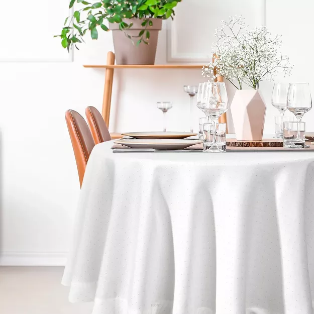 Obrus elegancki okrągły fi 150 ELLEN biały w drobne kropeczki z ozdobną listwą połyskujący srebrną nicią