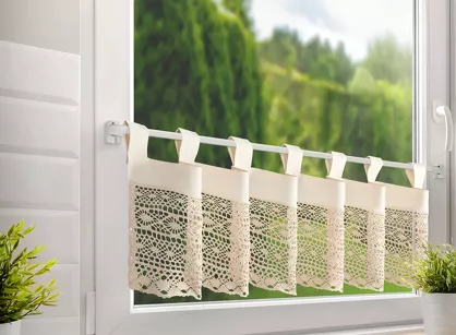 Zazdrostka na szelkach 150x35 MADDELINE beżowa z bawełny zdobiona ażurowym geometrycznym wzorem