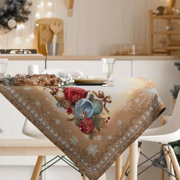 Nakładka świąteczna 100x100 4069 gobelinowa beżowa z bombkami i połyskującą nicią złotą