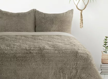 Pościel z mikrowłókna 220x200 TIFFANY beżowa o strukturze futra z kolekcji Design 91