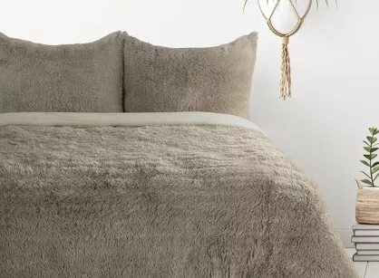 Pościel z mikrowłókna 220x200 TIFFANY beżowa o strukturze futra z kolekcji Design 91