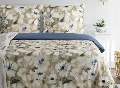 Pościel satynowa 140x200 SPRING 66 jasny beż ciemny niebieski z wzorem kwiatów z kolekcji Classic