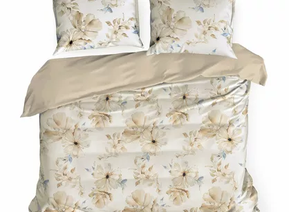 Pościel satynowa 220x200 SPRING 90 kremowa z wzorem beżowych kwiatów z kolekcji Classic