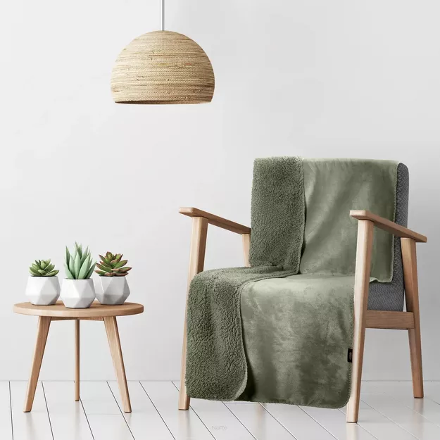 Koc na fotel jednokolorowy 70x160 TEDY oliwkowy imitujący buklę