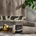 Komplet ręczników EVA 24 Eva Minge ciemny beż z drukowaną bordiurą z wzorem zwierzęcym  - 2