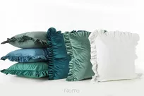 Poszewka welwetowa 45x45 jednokolorowa VELVET 25 niebieska z falbanami - 5
