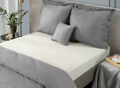 Prześcieradło z satyny bawełnianej z gumką NOVA 3 kremowe 180x200